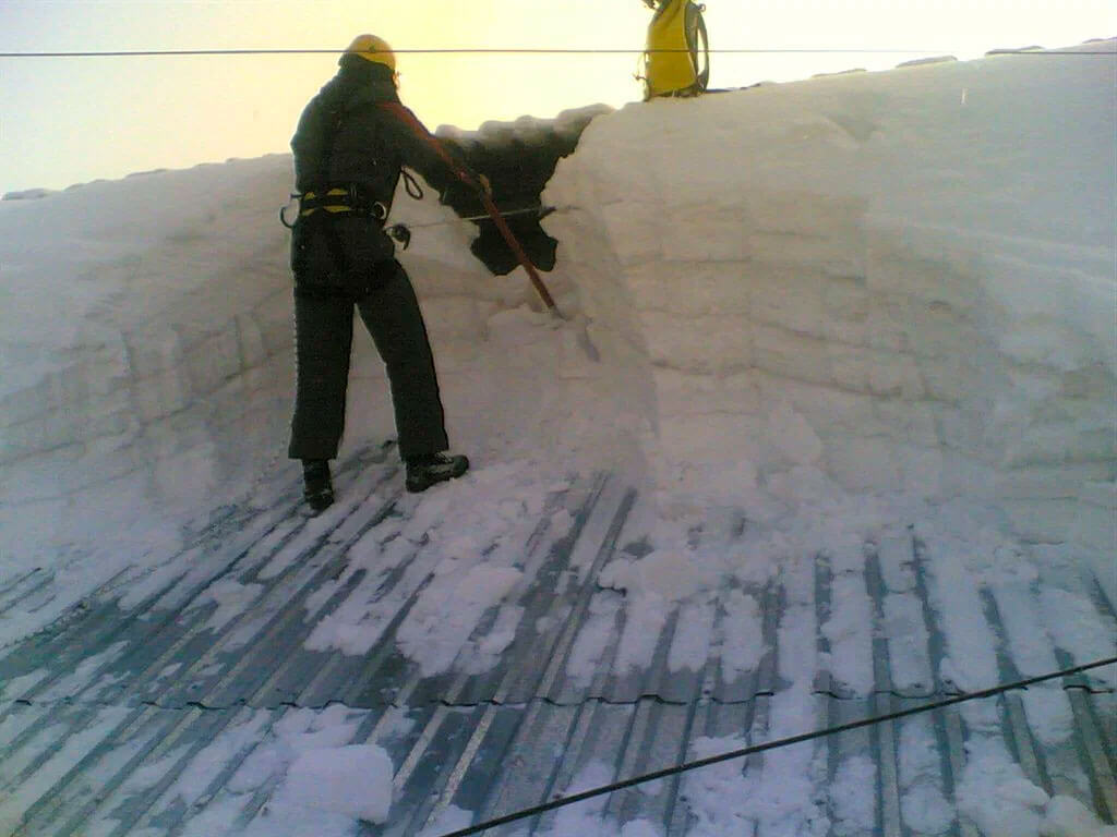 Уборка снега цена в Кировске